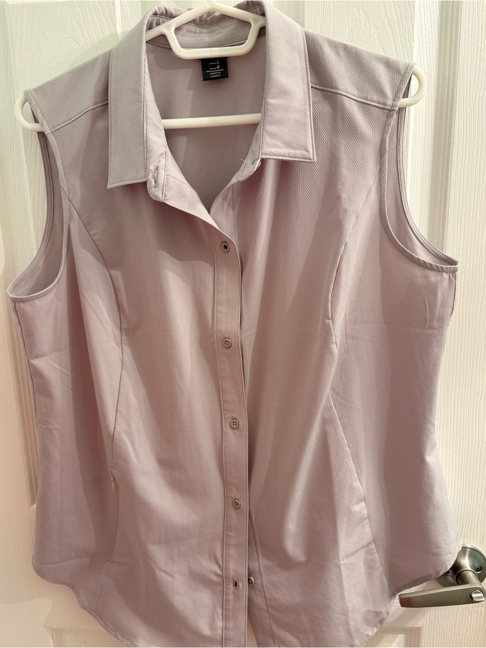 Eddie Bauer Sleeveless Button-Front Women's Top - Grey